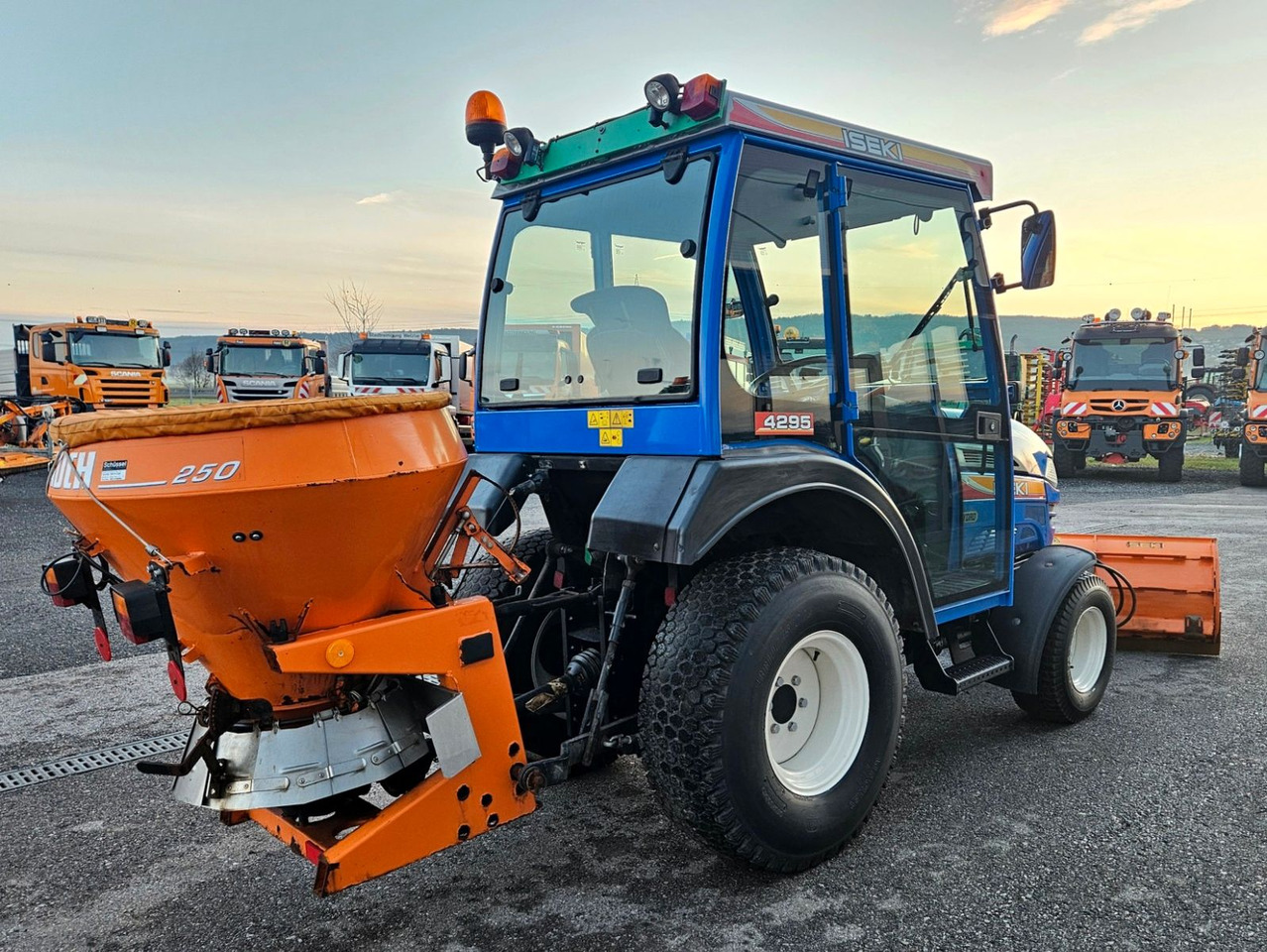 Iseki TH4295 AHL 4x4 Hydro Winterdienst - Traktor: billede 5 Iseki TH4295 AHL 4x4 Hydro Winterdienst - Traktor: billede 5