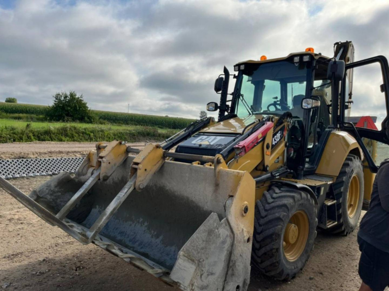 CAT 432F2 - Gravelæssemaskine: billede 1 CAT 432F2 - Gravelæssemaskine: billede 1