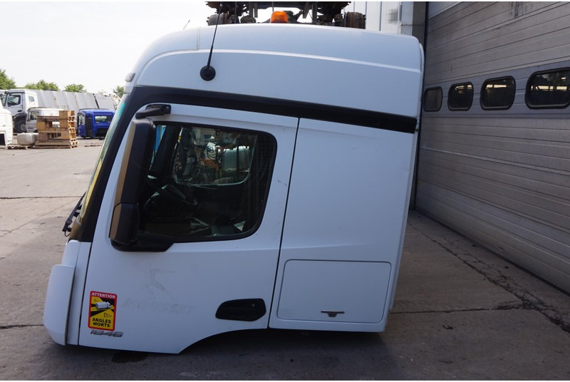 Mercedes-Benz L-STREAMSPACE 2.3MM 320 TUNNEL - Førerhus og interiør for Lastbil: billede 2 Mercedes-Benz L-STREAMSPACE 2.3MM 320 TUNNEL - Førerhus og interiør for Lastbil: billede 2