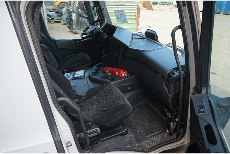 Mercedes-Benz L-STREAMSPACE 2.3MM 320 TUNNEL - Førerhus og interiør for Lastbil: billede 5 Mercedes-Benz L-STREAMSPACE 2.3MM 320 TUNNEL - Førerhus og interiør for Lastbil: billede 5