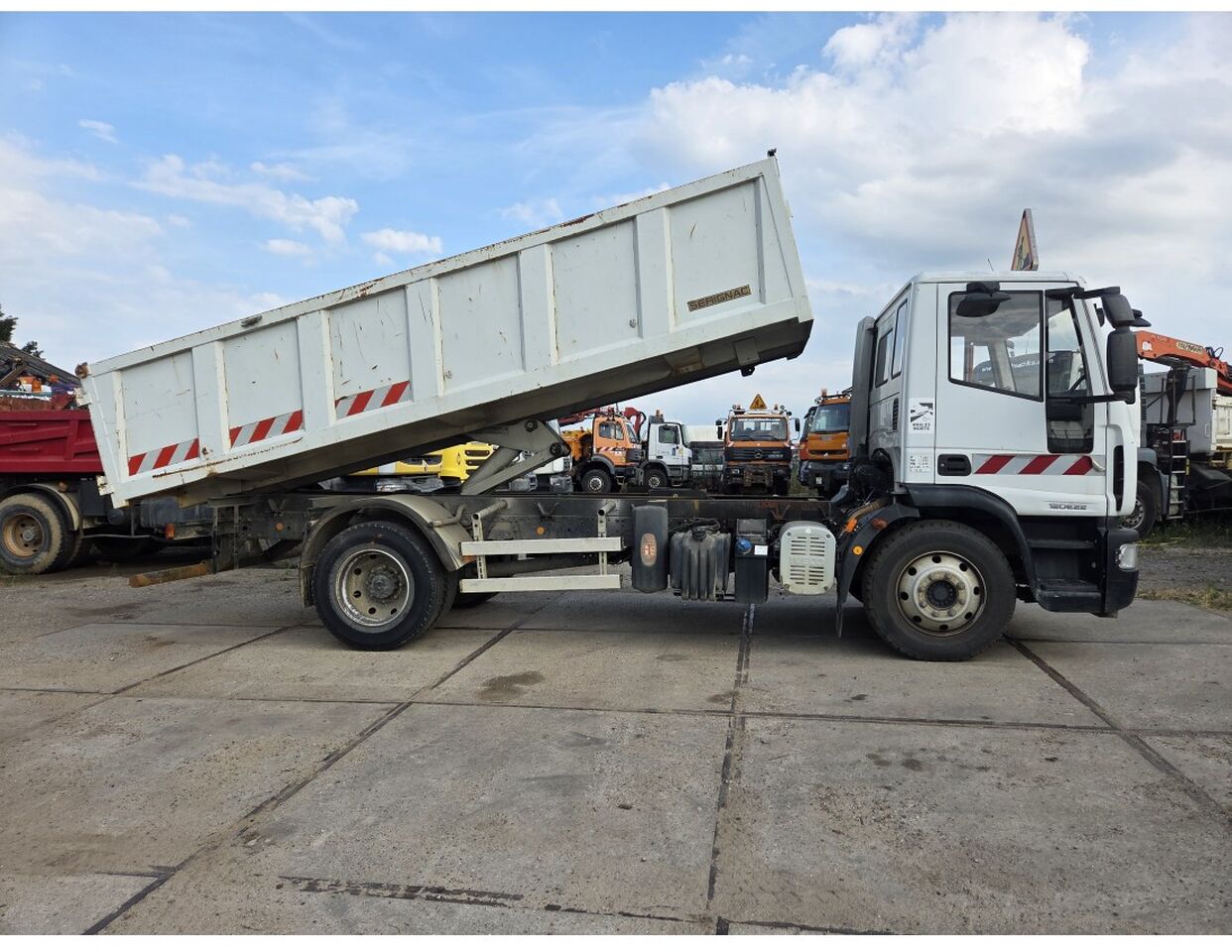 Iveco Eurocargo ML120E22 P TIPPER EURO 5 MANUAL GEARBOX only 70.000 km - Tipvogn lastbil: billede 4 Iveco Eurocargo ML120E22 P TIPPER EURO 5 MANUAL GEARBOX only 70.000 km - Tipvogn lastbil: billede 4
