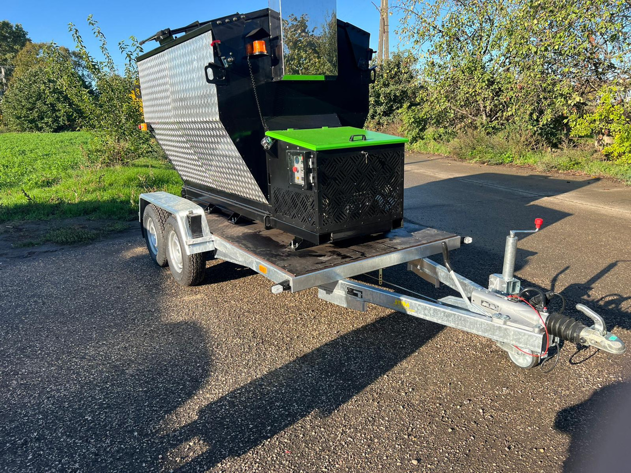 TICAB Asphalt Hot Box from the Manufacturer for 2,8 t, termiskais bunkurs asfaltam HB-2 - Asfaltudlægningmaskine: billede 1 TICAB Asphalt Hot Box from the Manufacturer for 2,8 t, termiskais bunkurs asfaltam HB-2 - Asfaltudlægningmaskine: billede 1