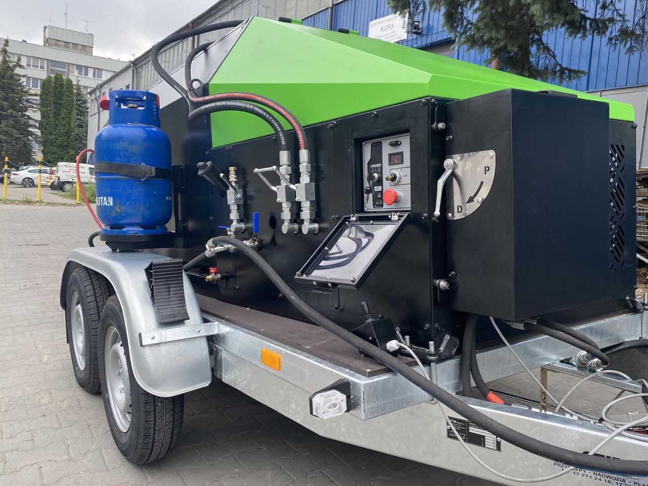 TICAB SelfPropelled Bitumen Emulsion Sprayer,1000L,Manufacturer - Emulsionssprøjte: billede 2 TICAB SelfPropelled Bitumen Emulsion Sprayer,1000L,Manufacturer - Emulsionssprøjte: billede 2