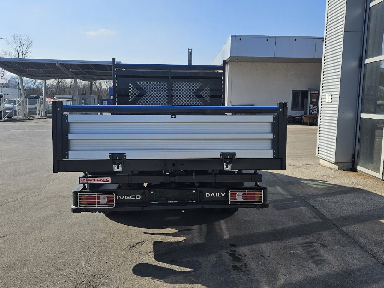 IVECO Daily 35C16H3.0 D - Ladbil med tip, Mandskabsbil: billede 4 IVECO Daily 35C16H3.0 D - Ladbil med tip, Mandskabsbil: billede 4
