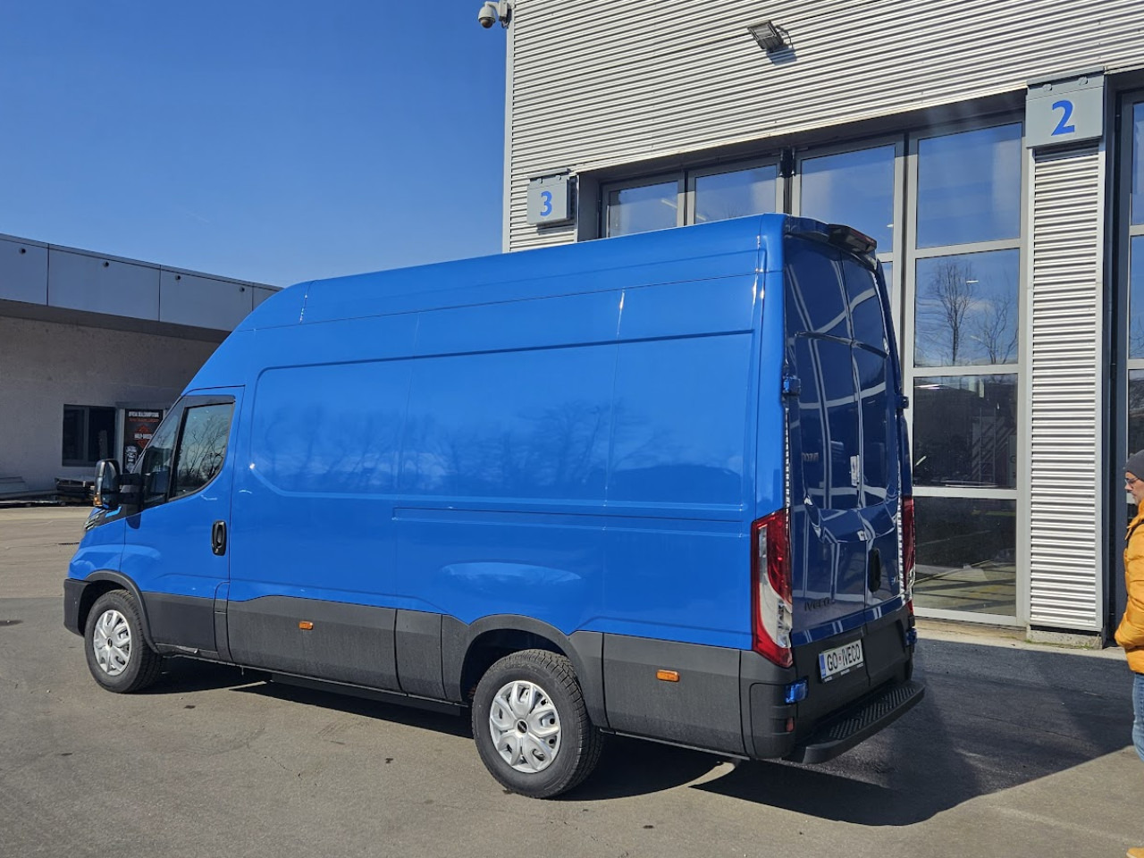 IVECO Daily ELEKTRIČNI 35 C 18H - Persontransport, El-varebil: billede 2 IVECO Daily ELEKTRIČNI 35 C 18H - Persontransport, El-varebil: billede 2