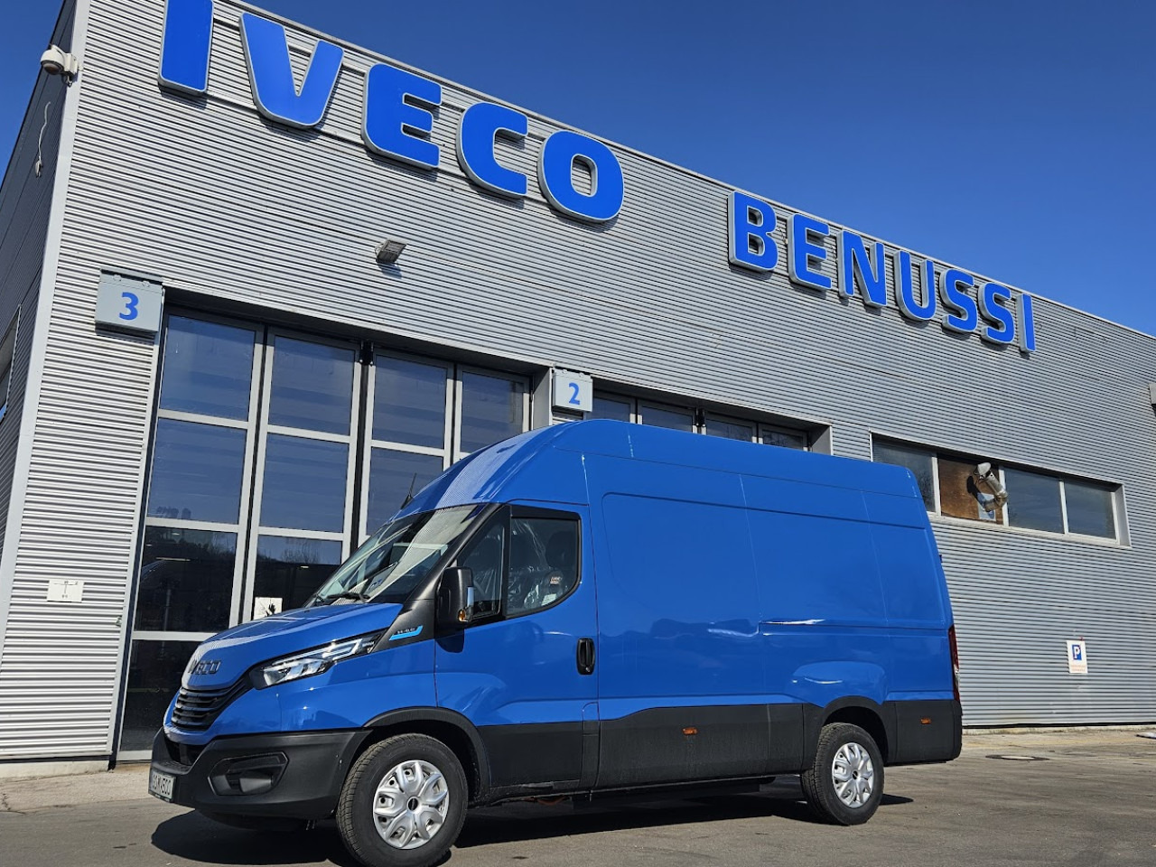 IVECO Daily ELEKTRIČNI 35 C 18H - Persontransport, El-varebil: billede 1 IVECO Daily ELEKTRIČNI 35 C 18H - Persontransport, El-varebil: billede 1
