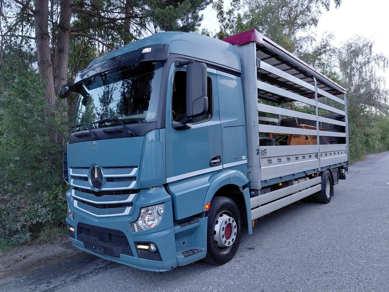 Mercedes-Benz Actros 1836 4x2, E6, Ladebordwand, Fahrschule - Lastbil med presenning: billede 1 Mercedes-Benz Actros 1836 4x2, E6, Ladebordwand, Fahrschule - Lastbil med presenning: billede 1