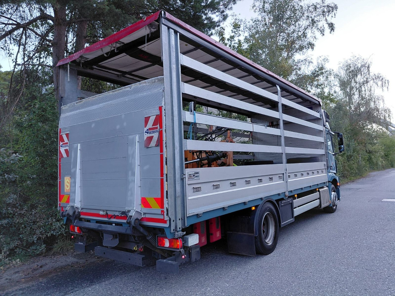 Mercedes-Benz Actros 1836 4x2, E6, Ladebordwand, Fahrschule - Lastbil med presenning: billede 4 Mercedes-Benz Actros 1836 4x2, E6, Ladebordwand, Fahrschule - Lastbil med presenning: billede 4