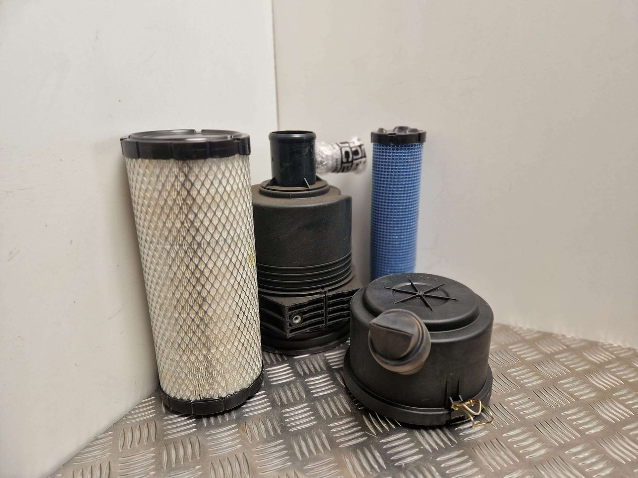 Donaldson air filter assembly JCB - Motor og reservedele for Entreprenørmaskin: billede 3 Donaldson air filter assembly JCB - Motor og reservedele for Entreprenørmaskin: billede 3
