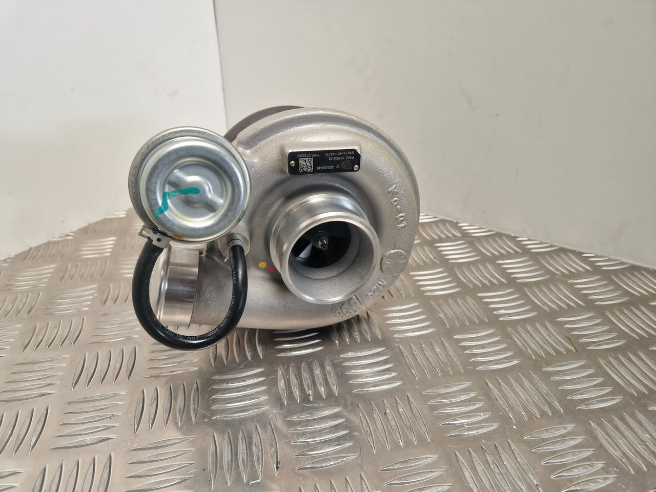 JCB turbocharger 320/06049 Garrett Turbo 762932-02 - Motor og reservedele for Entreprenørmaskin: billede 2 JCB turbocharger 320/06049 Garrett Turbo 762932-02 - Motor og reservedele for Entreprenørmaskin: billede 2