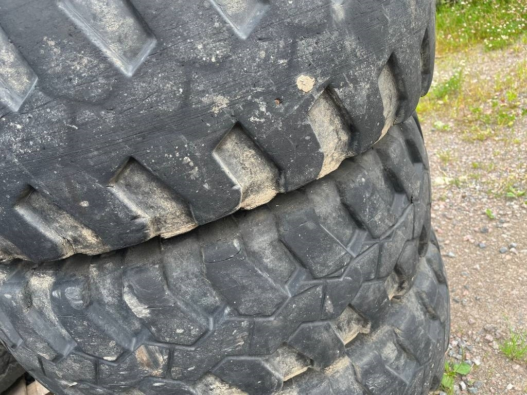 Michelin 335/80-20 till Volvo L30 Zettelmeyer - Dæk for Entreprenørmaskin: billede 3 Michelin 335/80-20 till Volvo L30 Zettelmeyer - Dæk for Entreprenørmaskin: billede 3