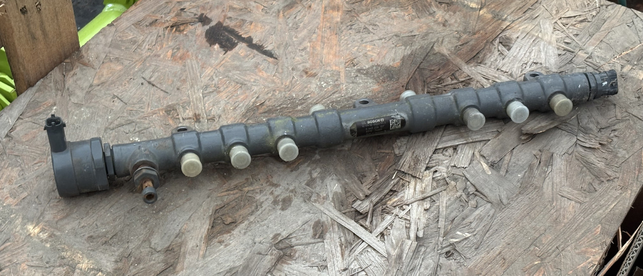 BOSCH 0445226137 Rura Rozdzielacza - Injector for Lastbil: billede 1 BOSCH 0445226137 Rura Rozdzielacza - Injector for Lastbil: billede 1