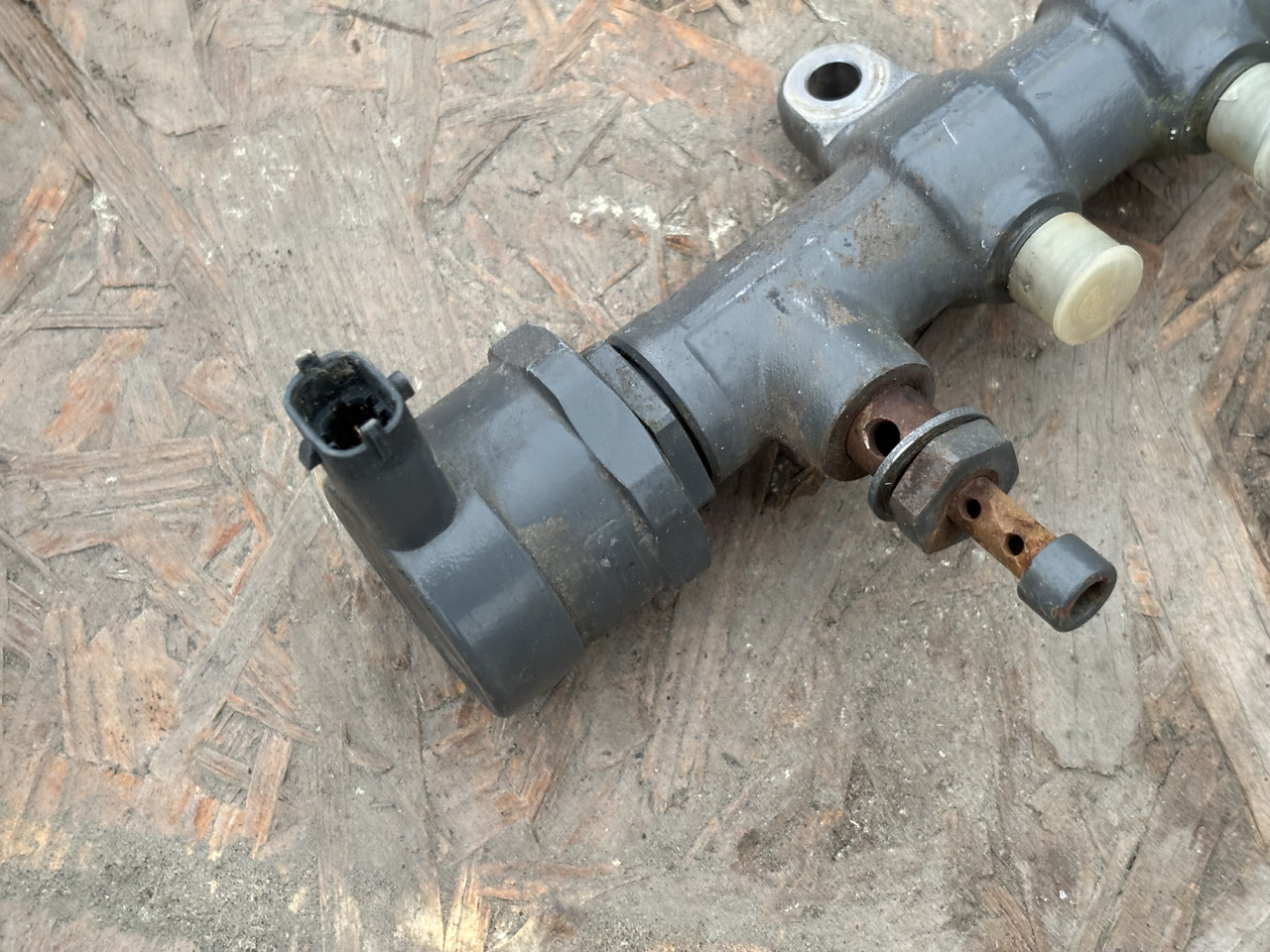 BOSCH 0445226137 Rura Rozdzielacza - Injector for Lastbil: billede 2 BOSCH 0445226137 Rura Rozdzielacza - Injector for Lastbil: billede 2