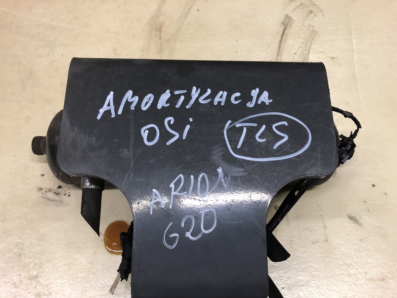 Claas Arion-amortyzacja osi/Claas Arion 620 - Affjedring for Landbrugsmaskine: billede 1 Claas Arion-amortyzacja osi/Claas Arion 620 - Affjedring for Landbrugsmaskine: billede 1