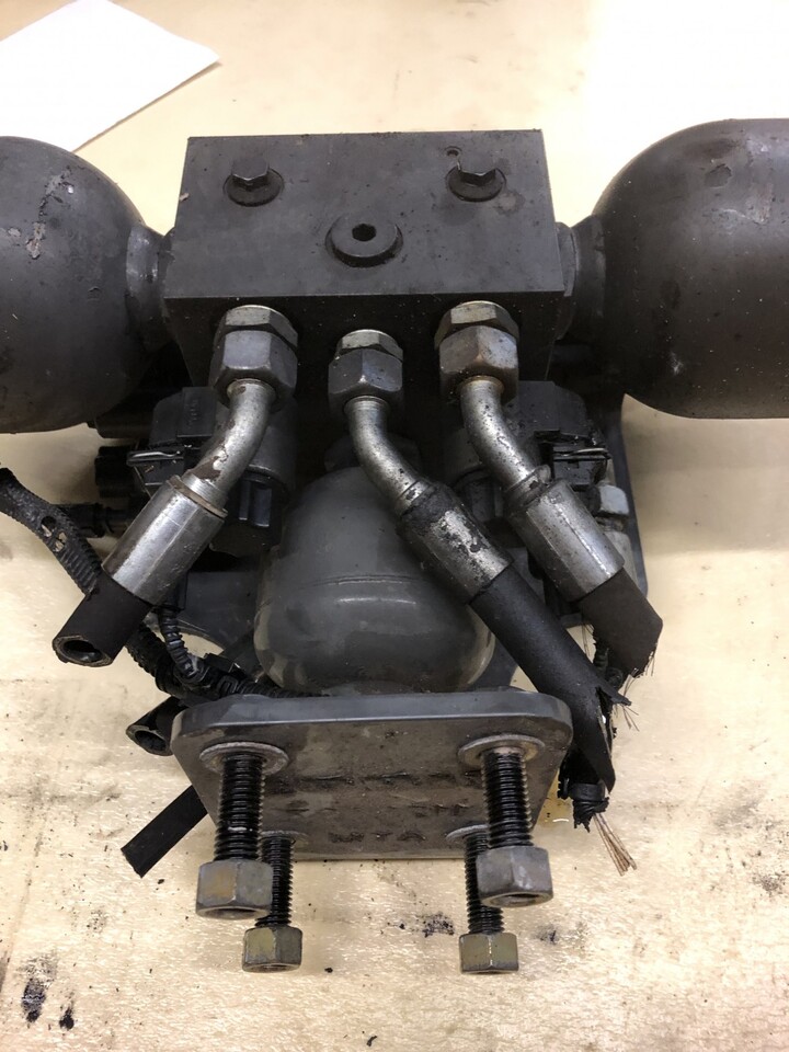 Claas Arion-amortyzacja osi/Claas Arion 620 - Affjedring for Landbrugsmaskine: billede 3 Claas Arion-amortyzacja osi/Claas Arion 620 - Affjedring for Landbrugsmaskine: billede 3