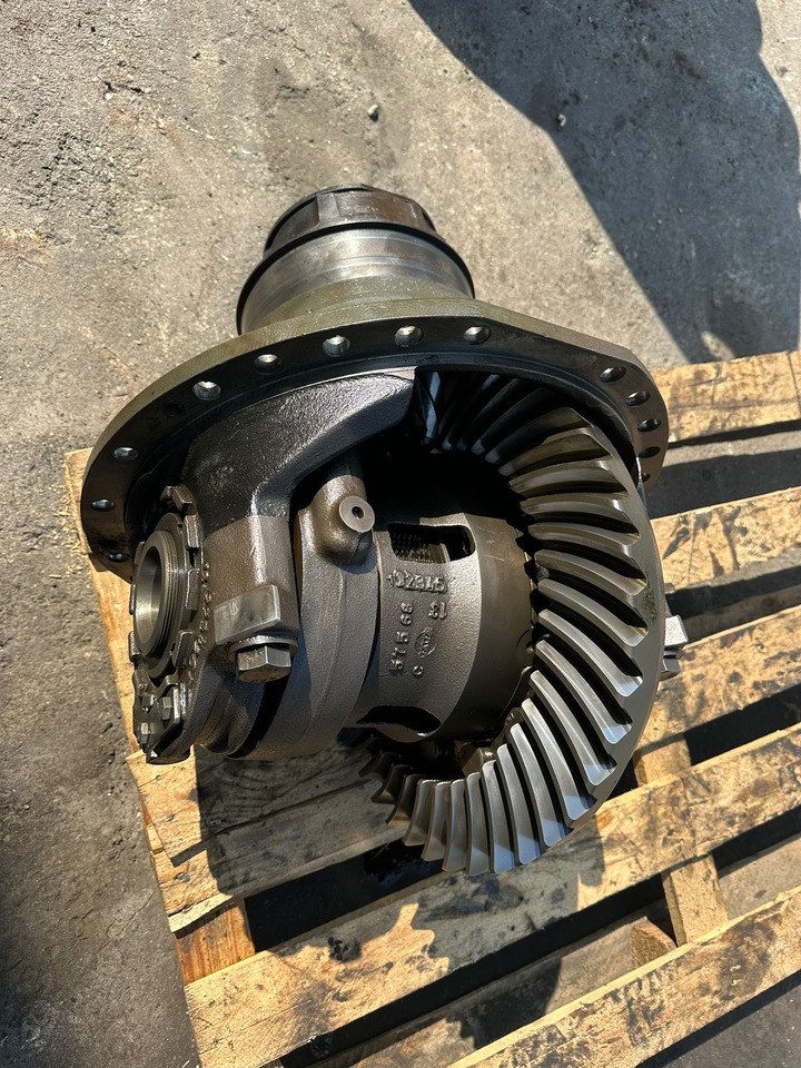 Claas Xerion 3800 - Dyferencjał | Wkład Mostu | Środek Mostu - Differentialtandhjul for Landbrugsmaskine: billede 1 Claas Xerion 3800 - Dyferencjał | Wkład Mostu | Środek Mostu - Differentialtandhjul for Landbrugsmaskine: billede 1