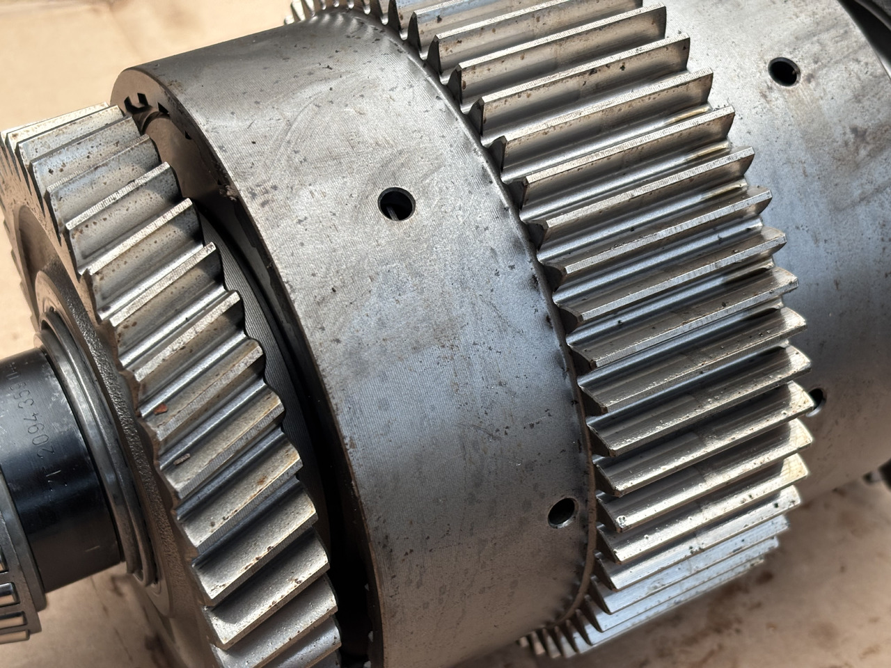 Deutz Fahr Agrotron 230 Skrzynia Biegów Kosz Obudowa Wał Tryb Zębatka Trzpień CZĘŚCI - Gearkasse for Landbrugsmaskine: billede 4 Deutz Fahr Agrotron 230 Skrzynia Biegów Kosz Obudowa Wał Tryb Zębatka Trzpień CZĘŚCI - Gearkasse for Landbrugsmaskine: billede 4