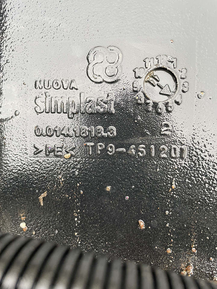 Deutz Fahr Agrotron - zbiornik paliwa 001418183 - Brændstoftank for Landbrugsmaskine: billede 1 Deutz Fahr Agrotron - zbiornik paliwa 001418183 - Brændstoftank for Landbrugsmaskine: billede 1