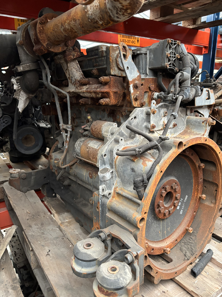 Deutz TCD3.6 L4 TCD3.6 L4 Silnik Blok Kolektor CZĘŚCI 7273490 - Motor og reservedele: billede 3 Deutz TCD3.6 L4 TCD3.6 L4 Silnik Blok Kolektor CZĘŚCI 7273490 - Motor og reservedele: billede 3