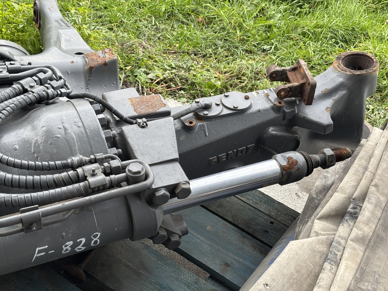 Fendt 828 Obudowa Łączona Osi 755/137 F835300020260 F835300020250 - Aksel og reservedele for Landbrugsmaskine: billede 2 Fendt 828 Obudowa Łączona Osi 755/137 F835300020260 F835300020250 - Aksel og reservedele for Landbrugsmaskine: billede 2