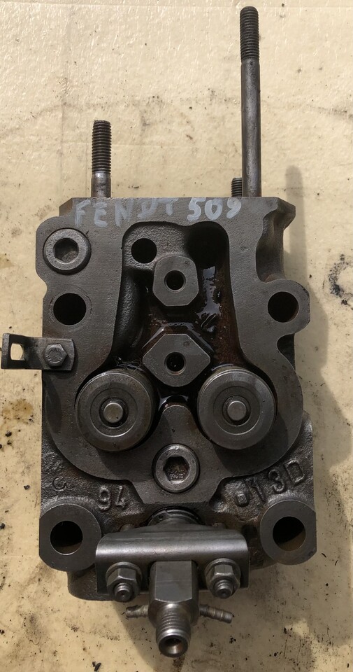 Fendt-głowica/Fendt 509 - Motorhoved for Landbrugsmaskine: billede 1 Fendt-głowica/Fendt 509 - Motorhoved for Landbrugsmaskine: billede 1
