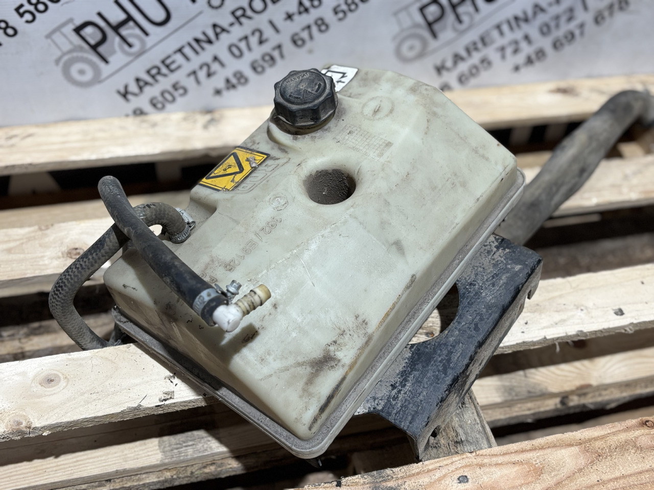 JCB 332/E9125 Zbiornik wyrównawczy płynu chłodniczego - Ekspansionsbeholder for Entreprenørmaskin: billede 2 JCB 332/E9125 Zbiornik wyrównawczy płynu chłodniczego - Ekspansionsbeholder for Entreprenørmaskin: billede 2