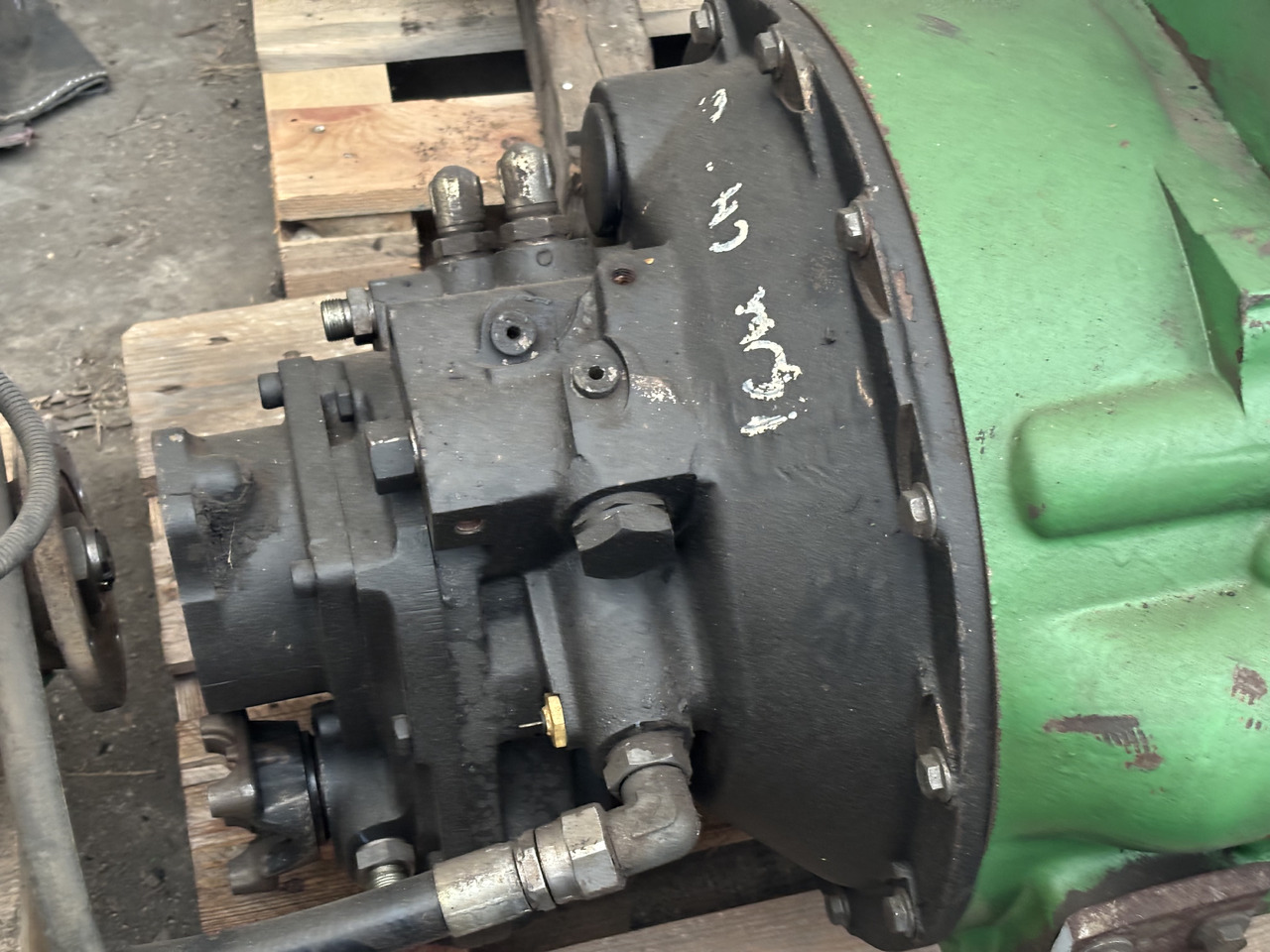 John Deere 3200, 3220, 3400 Silnik Słupek Blok Koło Zamachowe Kolektor Wał Wałek 4045HZ275 - Svinghjul for Landbrugsmaskine: billede 2 John Deere 3200, 3220, 3400 Silnik Słupek Blok Koło Zamachowe Kolektor Wał Wałek 4045HZ275 - Svinghjul for Landbrugsmaskine: billede 2