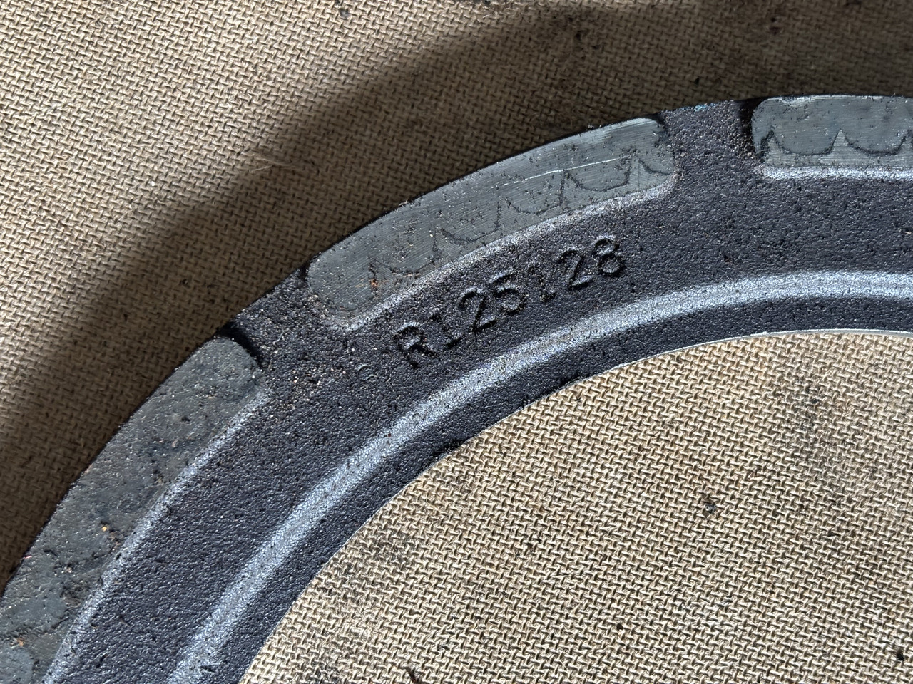 John Deere 6140 6150 6920 7405 7500 Docisk Hamulca Płytka R125128 - Bremsedele for Landbrugsmaskine: billede 2 John Deere 6140 6150 6920 7405 7500 Docisk Hamulca Płytka R125128 - Bremsedele for Landbrugsmaskine: billede 2