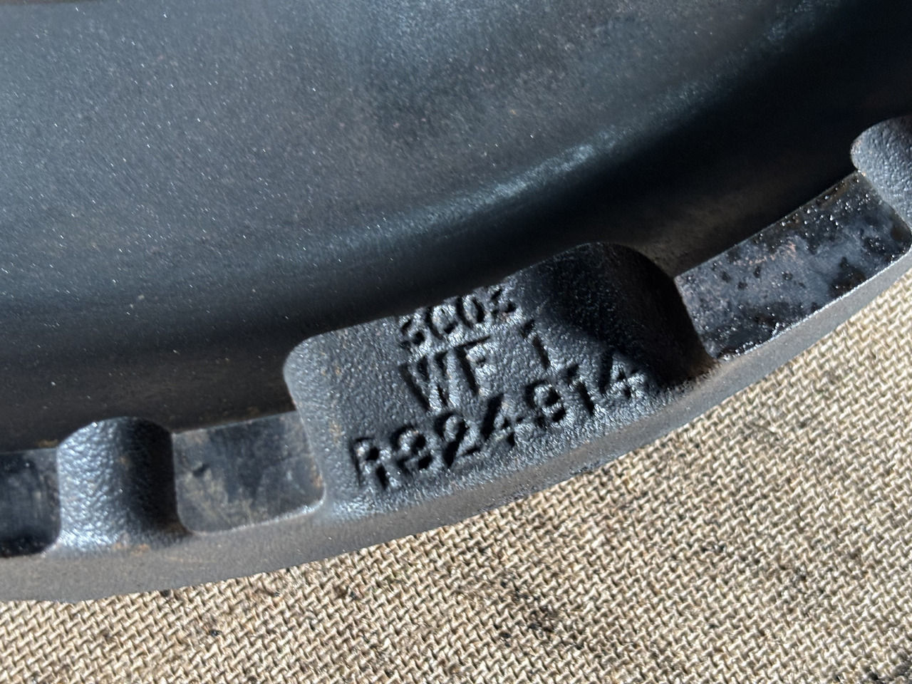 John Deere 7210 7230 7250 7R330 7R350 Docisk Hamulca Płytka R324914 - Bremsedele for Landbrugsmaskine: billede 2 John Deere 7210 7230 7250 7R330 7R350 Docisk Hamulca Płytka R324914 - Bremsedele for Landbrugsmaskine: billede 2