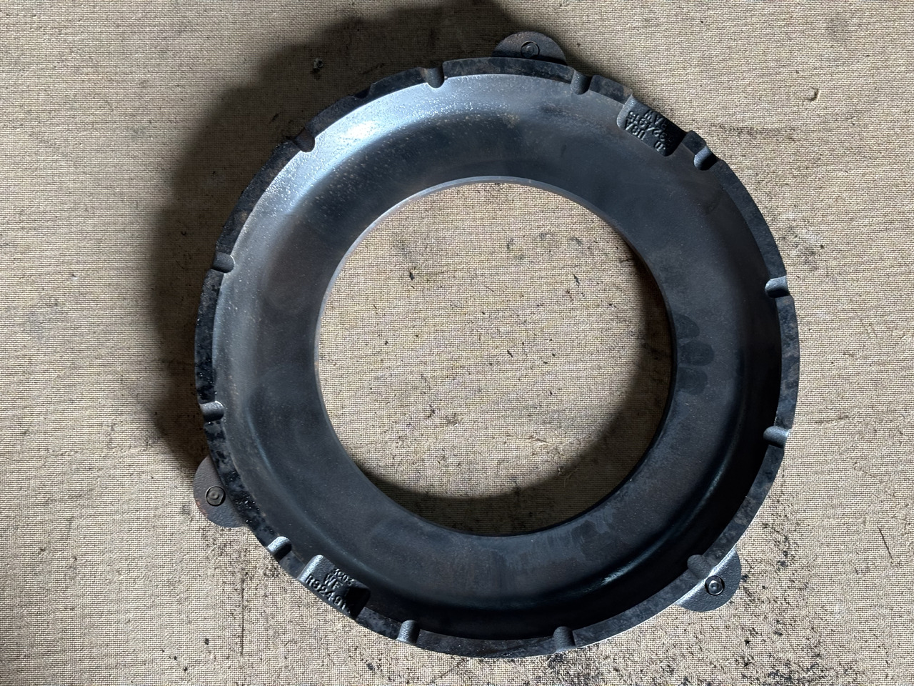 John Deere 7210 7230 7250 7R330 7R350 Docisk Hamulca Płytka R324914 - Bremsedele for Landbrugsmaskine: billede 1 John Deere 7210 7230 7250 7R330 7R350 Docisk Hamulca Płytka R324914 - Bremsedele for Landbrugsmaskine: billede 1