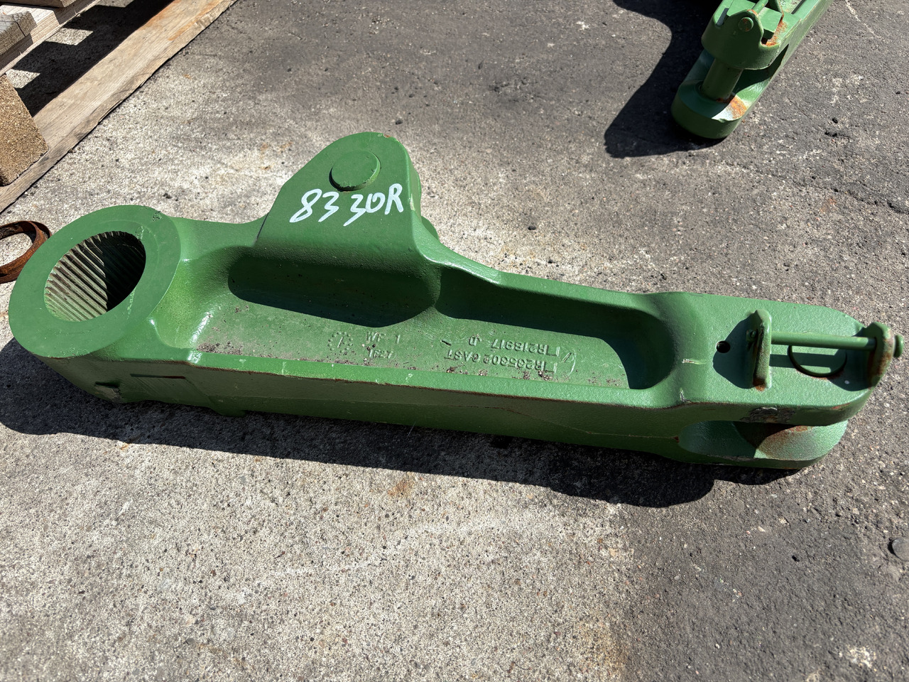 John Deere 7xxxR 8xxxR - ramię podnośnika lewe R218917 R235302 - Bom: billede 1 John Deere 7xxxR 8xxxR - ramię podnośnika lewe R218917 R235302 - Bom: billede 1