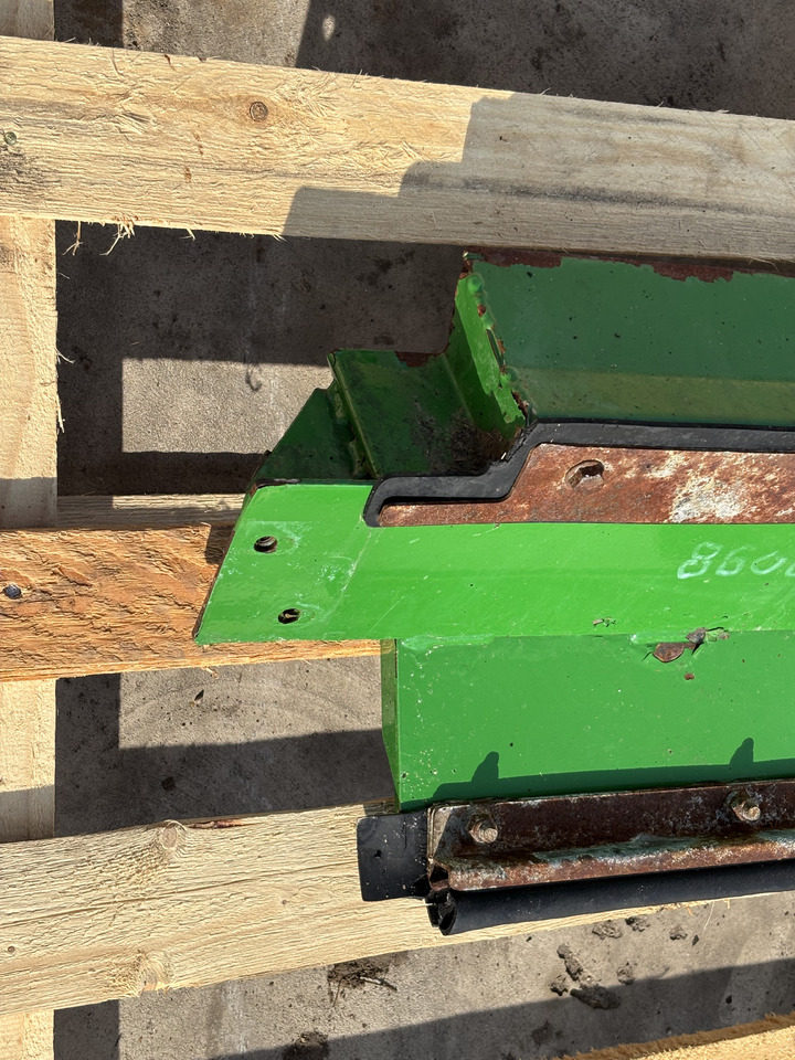 John Deere 8600 Kaptur Osłona Maska AXE46452 - Hætte for Landbrugsmaskine: billede 2 John Deere 8600 Kaptur Osłona Maska AXE46452 - Hætte for Landbrugsmaskine: billede 2