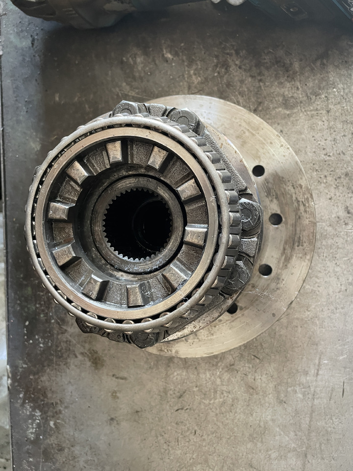 Massey Fergusson 3690 - mechanizm roznicowy tylnego mostu 893223M2 - Bagaksel for Landbrugsmaskine: billede 2 Massey Fergusson 3690 - mechanizm roznicowy tylnego mostu 893223M2 - Bagaksel for Landbrugsmaskine: billede 2