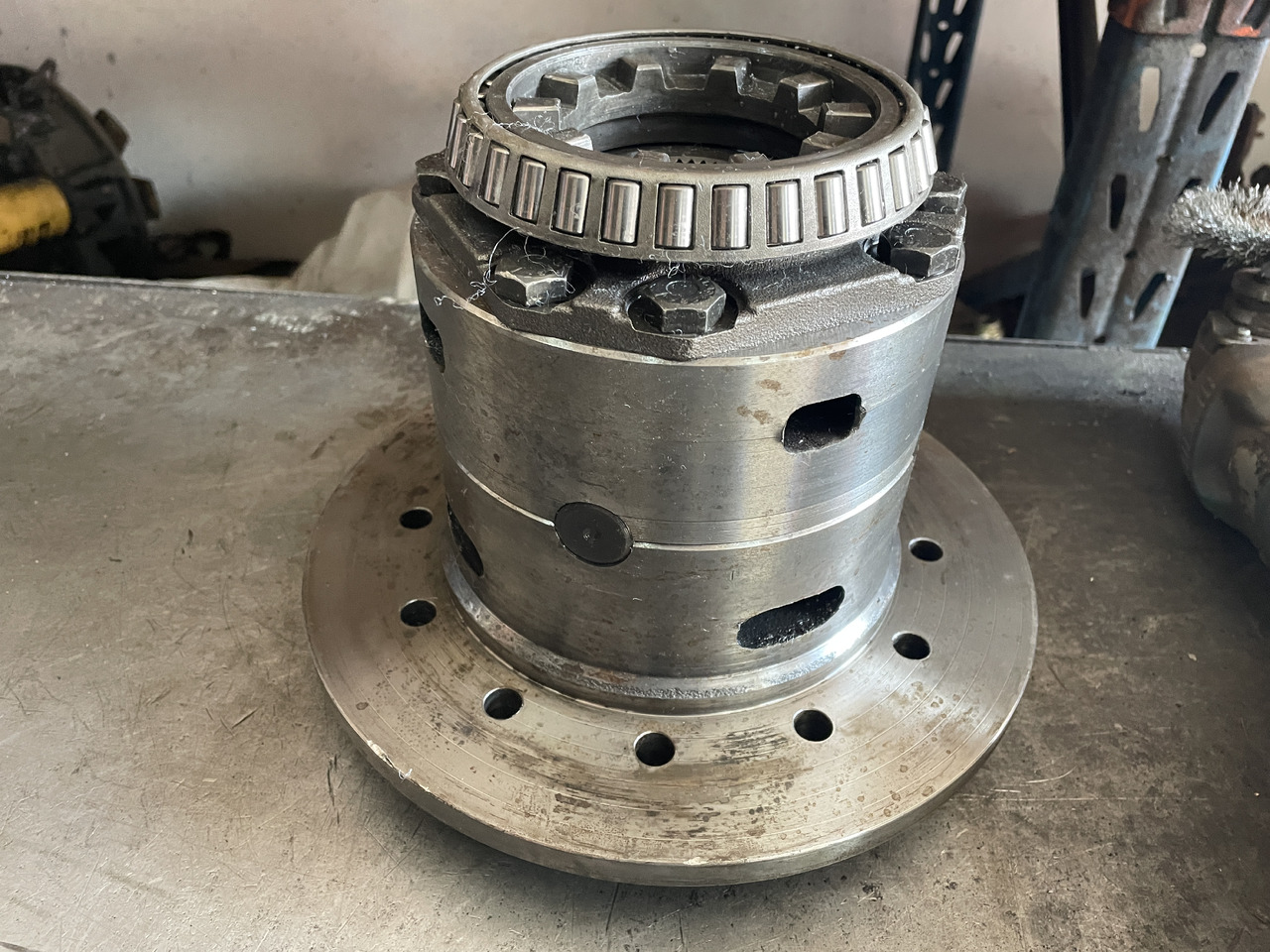 Massey Fergusson 3690 - mechanizm roznicowy tylnego mostu 893223M2 - Bagaksel for Landbrugsmaskine: billede 1 Massey Fergusson 3690 - mechanizm roznicowy tylnego mostu 893223M2 - Bagaksel for Landbrugsmaskine: billede 1