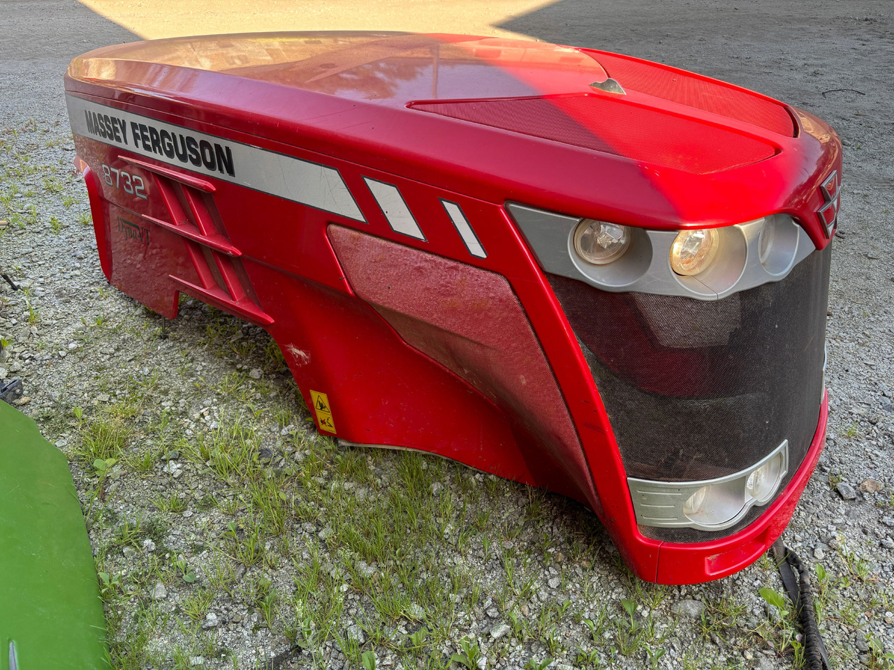 Massey Fergusson 8732 Dyna-VT - maska silnika - Hætte for Traktor: billede 2 Massey Fergusson 8732 Dyna-VT - maska silnika - Hætte for Traktor: billede 2