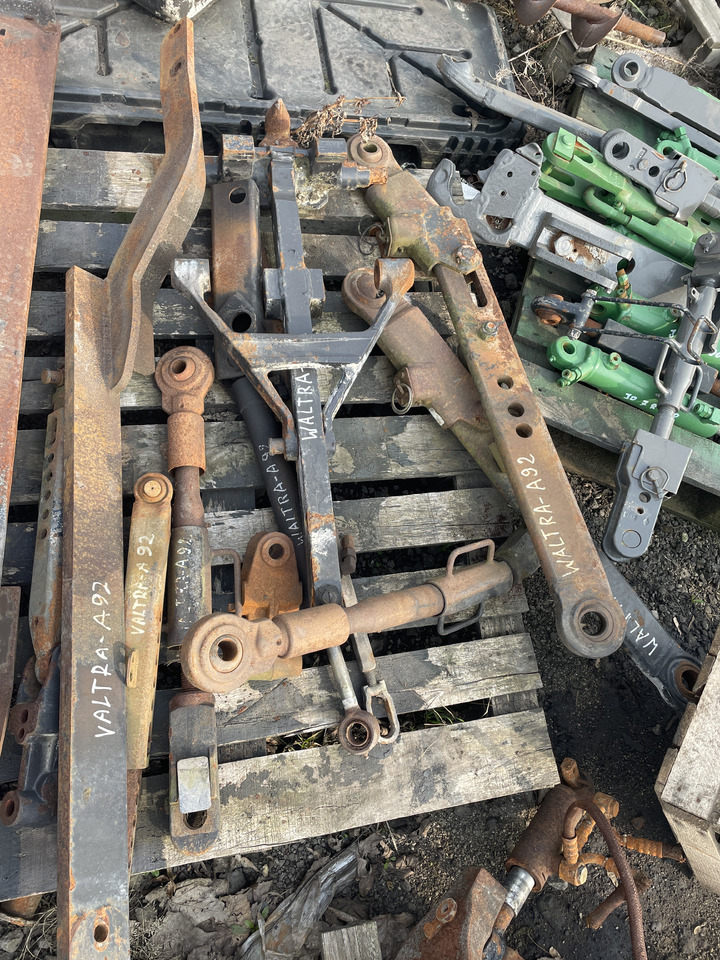 Valtra A92 - wieszaki ramiona odciągi belki - Reservedel for Traktor: billede 1 Valtra A92 - wieszaki ramiona odciągi belki - Reservedel for Traktor: billede 1
