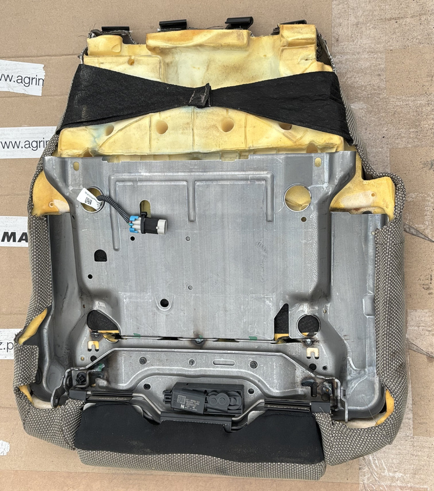 Siedzisko Skórzane John Deere Materiałowe Oryginał RE174401 - Sæde for Landbrugsmaskine: billede 1 Siedzisko Skórzane John Deere Materiałowe Oryginał RE174401 - Sæde for Landbrugsmaskine: billede 1