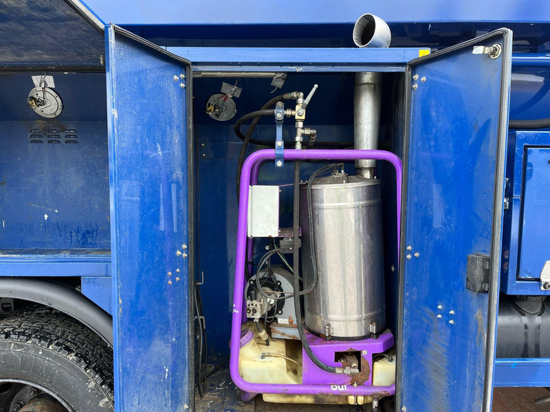 Slamsugemaskine MAN TGM 13.290 4x4 TANK 6500 l / VACUUM Vacustar W900R / PRESSURE Pratissoli KE28 - 61 l/min - 150 bar: billede 16 Slamsugemaskine MAN TGM 13.290 4x4 TANK 6500 l / VACUUM Vacustar W900R / PRESSURE Pratissoli KE28 - 61 l/min - 150 bar: billede 16