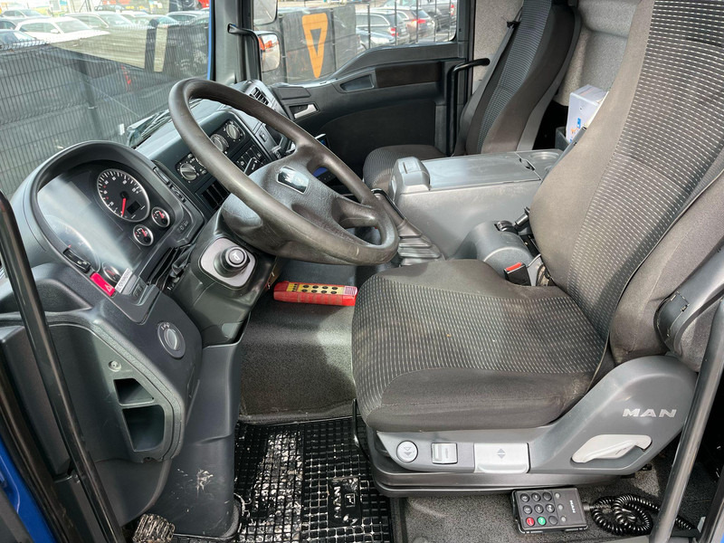 Slamsugemaskine MAN TGM 13.290 4x4 TANK 6500 l / VACUUM Vacustar W900R / PRESSURE Pratissoli KE28 - 61 l/min - 150 bar: billede 19 Slamsugemaskine MAN TGM 13.290 4x4 TANK 6500 l / VACUUM Vacustar W900R / PRESSURE Pratissoli KE28 - 61 l/min - 150 bar: billede 19