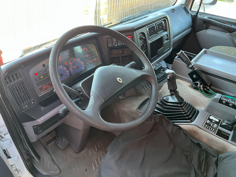 Leje en Renault 420 DCI 6x4 PK 32080 / FULL STEEL Renault 420 DCI 6x4 PK 32080 / FULL STEEL: billede 20 Leje en Renault 420 DCI 6x4 PK 32080 / FULL STEEL Renault 420 DCI 6x4 PK 32080 / FULL STEEL: billede 20