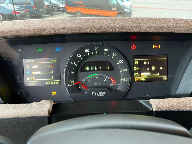 Trækker Volvo FH 16 750 6x4 GCW 80 ton / RETARDER / HYDRAULICS / TANDEM AXLE LIFT: billede 17 Trækker Volvo FH 16 750 6x4 GCW 80 ton / RETARDER / HYDRAULICS / TANDEM AXLE LIFT: billede 17