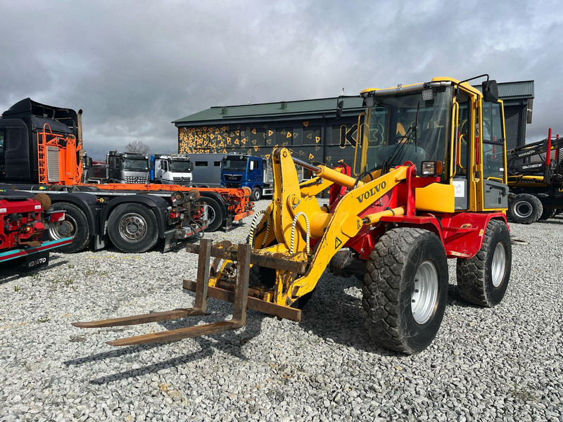 Volvo L 30 B-Z/X 4x4 AC / QUICK COUPLER / BUCKET + FORKS - Gummihjulslæsser: billede 2 Volvo L 30 B-Z/X 4x4 AC / QUICK COUPLER / BUCKET + FORKS - Gummihjulslæsser: billede 2