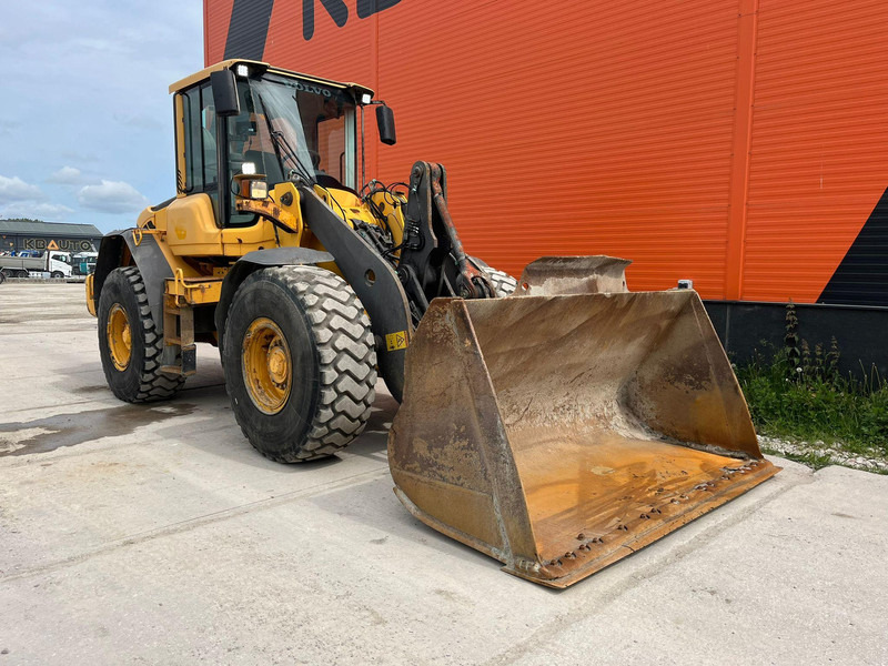 Volvo L 90 F 4x4 CENTRAL LUBRICATION / AC - Gummihjulslæsser: billede 4 Volvo L 90 F 4x4 CENTRAL LUBRICATION / AC - Gummihjulslæsser: billede 4