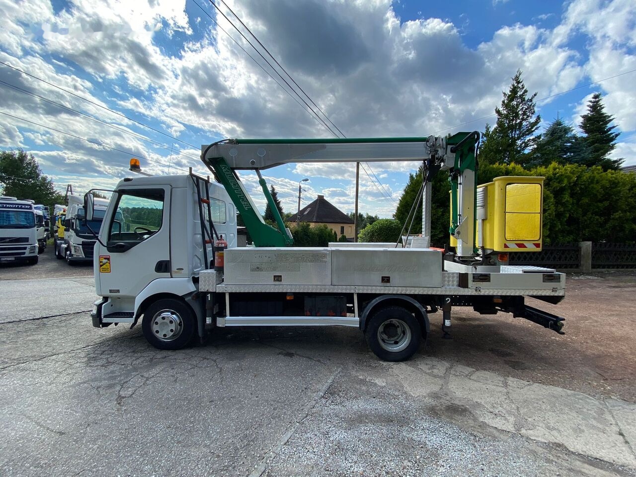 Renault Midlum Dci 220 - Lastbil med mandskabslift: billede 2 Renault Midlum Dci 220 - Lastbil med mandskabslift: billede 2