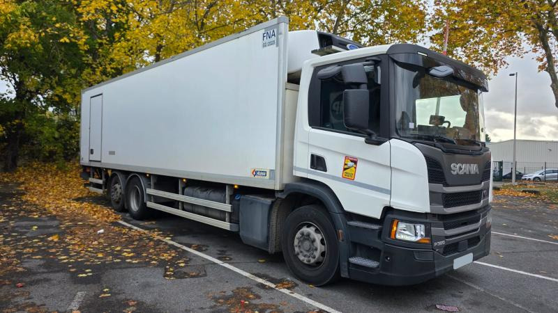 Scania P 320 - Kølevogn lastbil: billede 1 Scania P 320 - Kølevogn lastbil: billede 1
