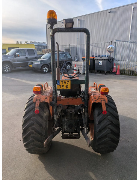 Kubota B8200 D8200 - Traktor: billede 4 Kubota B8200 D8200 - Traktor: billede 4
