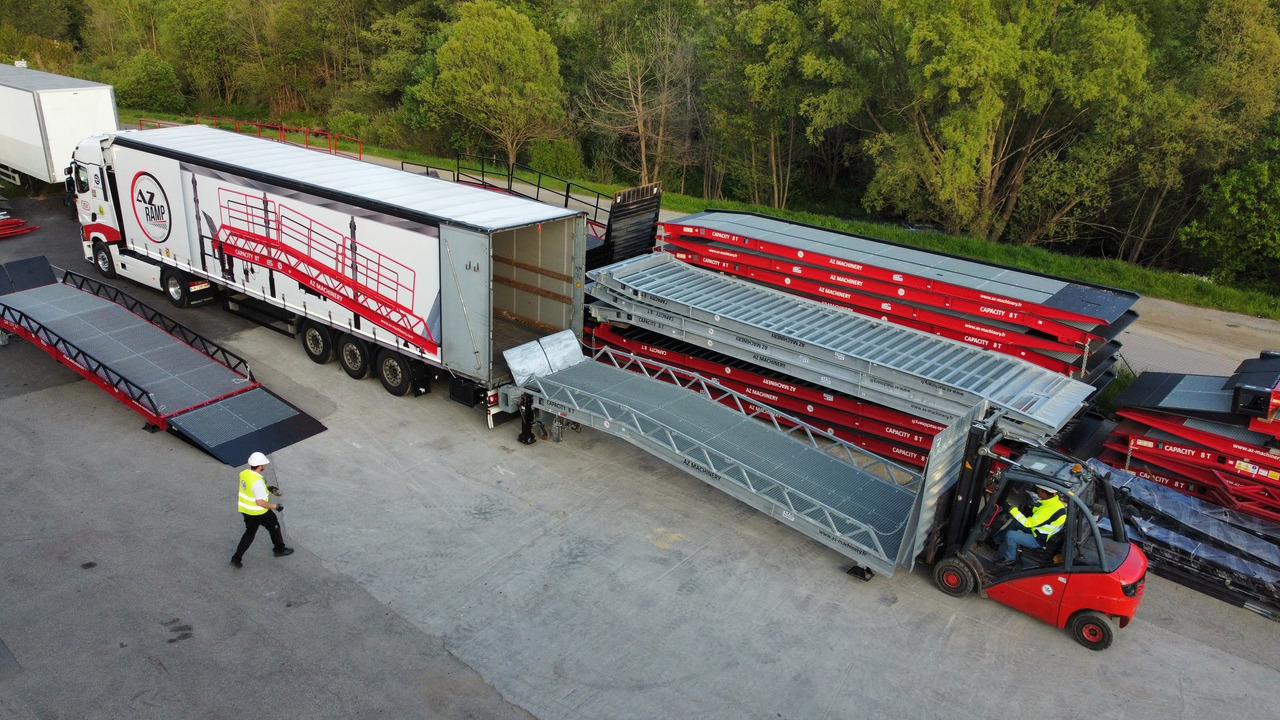 Loading Ramp with with hydraulic tilting bridge - AZ RAMP - STAR- 8T FULL GALVA - Læsserampe: billede 2 Loading Ramp with with hydraulic tilting bridge - AZ RAMP - STAR- 8T FULL GALVA - Læsserampe: billede 2