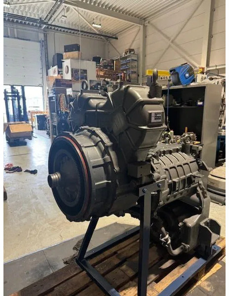 Komatsu Grader GD825A-2 WA500-6 - Gearkasse: billede 5 Komatsu Grader GD825A-2 WA500-6 - Gearkasse: billede 5