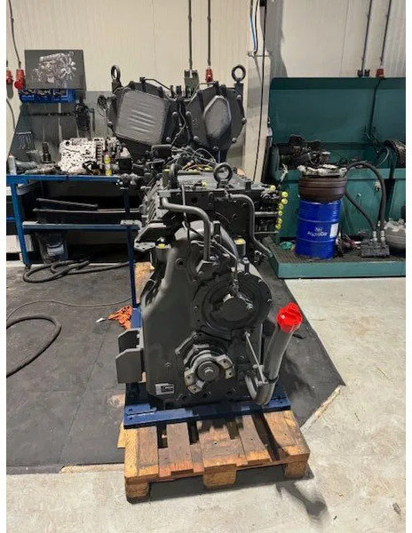 Komatsu Grader GD825A-2 WA500-6 - Gearkasse: billede 3 Komatsu Grader GD825A-2 WA500-6 - Gearkasse: billede 3