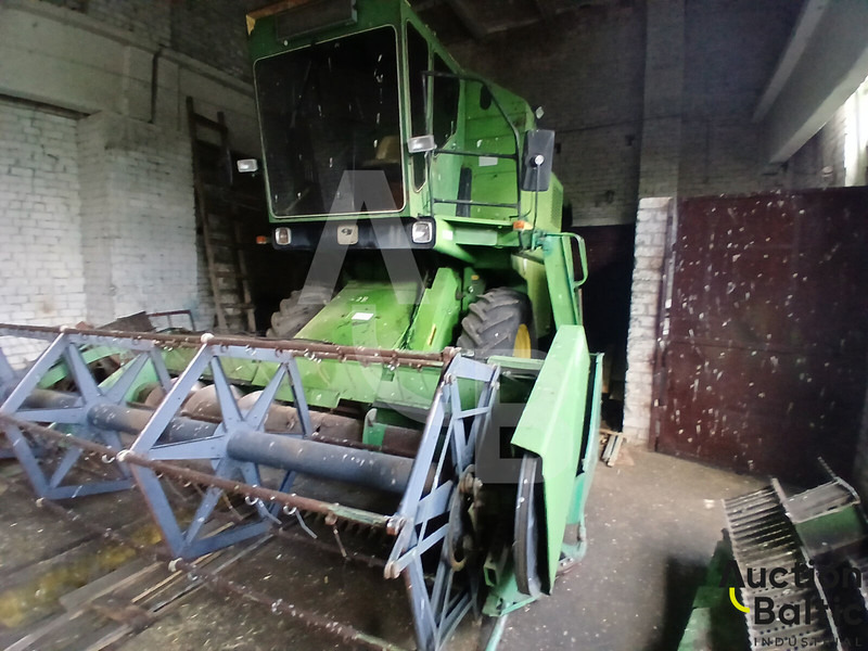 John Deere 1055 - Mejetærsker: billede 3 John Deere 1055 - Mejetærsker: billede 3
